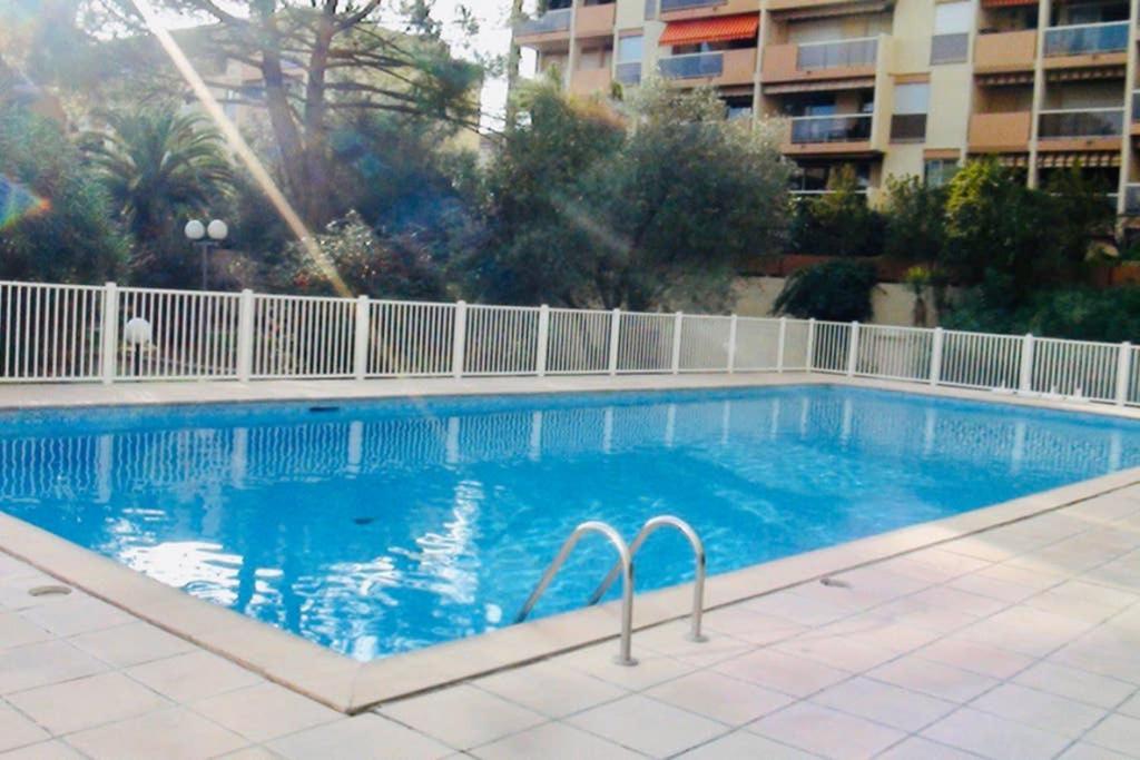 Studio Centre De Hyeres Pour 4 Personnes Piscine Et Tennis Εξωτερικό φωτογραφία